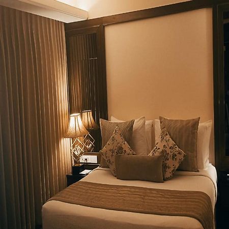 Hotel Home In By Amrik Sukhdev سونيبات المظهر الخارجي الصورة