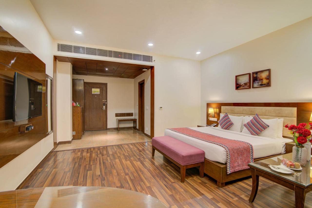 Hotel Home In By Amrik Sukhdev سونيبات المظهر الخارجي الصورة