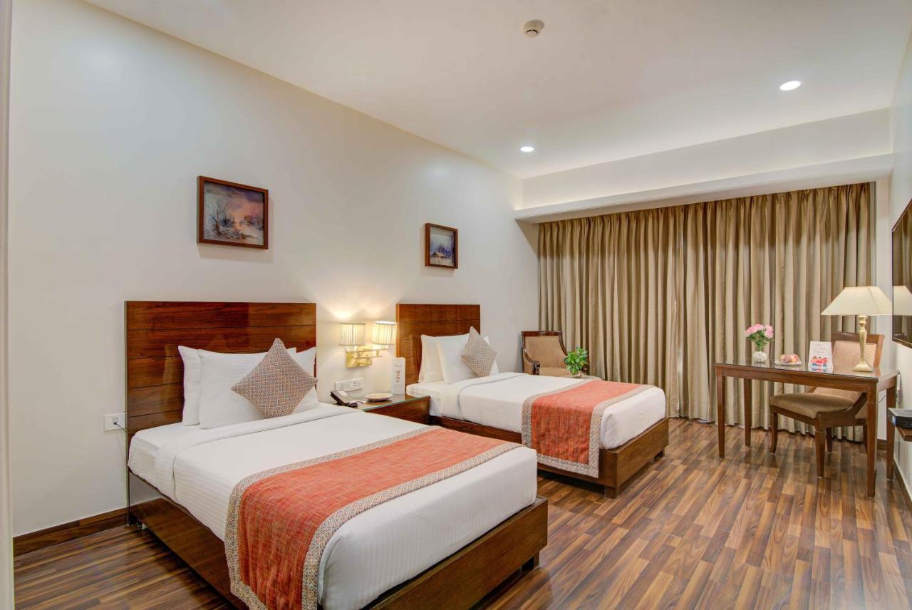 Hotel Home In By Amrik Sukhdev سونيبات المظهر الخارجي الصورة