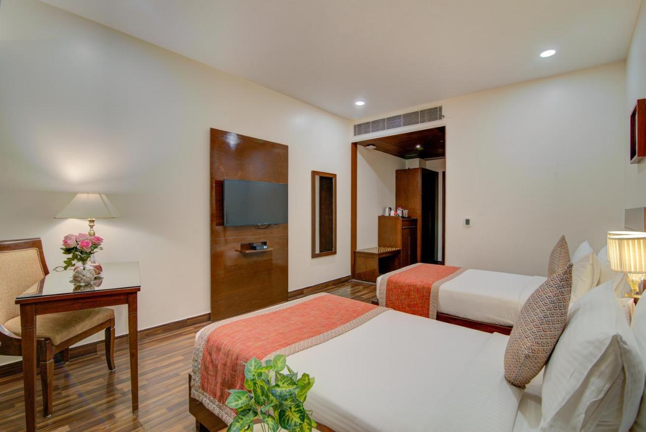 Hotel Home In By Amrik Sukhdev سونيبات المظهر الخارجي الصورة