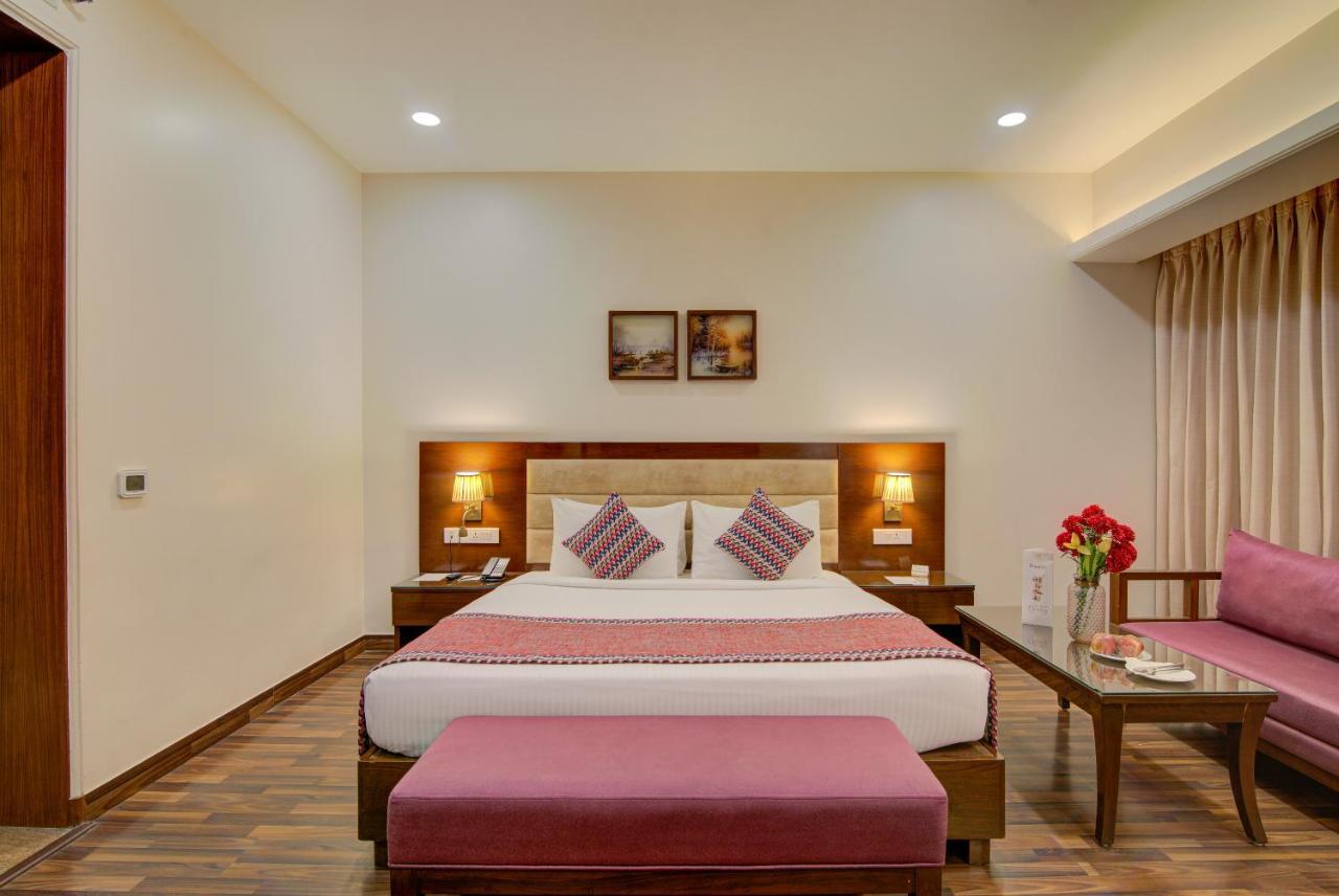 Hotel Home In By Amrik Sukhdev سونيبات المظهر الخارجي الصورة