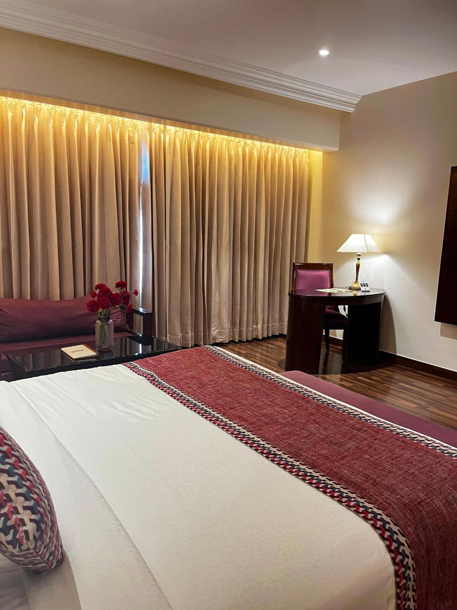 Hotel Home In By Amrik Sukhdev سونيبات المظهر الخارجي الصورة