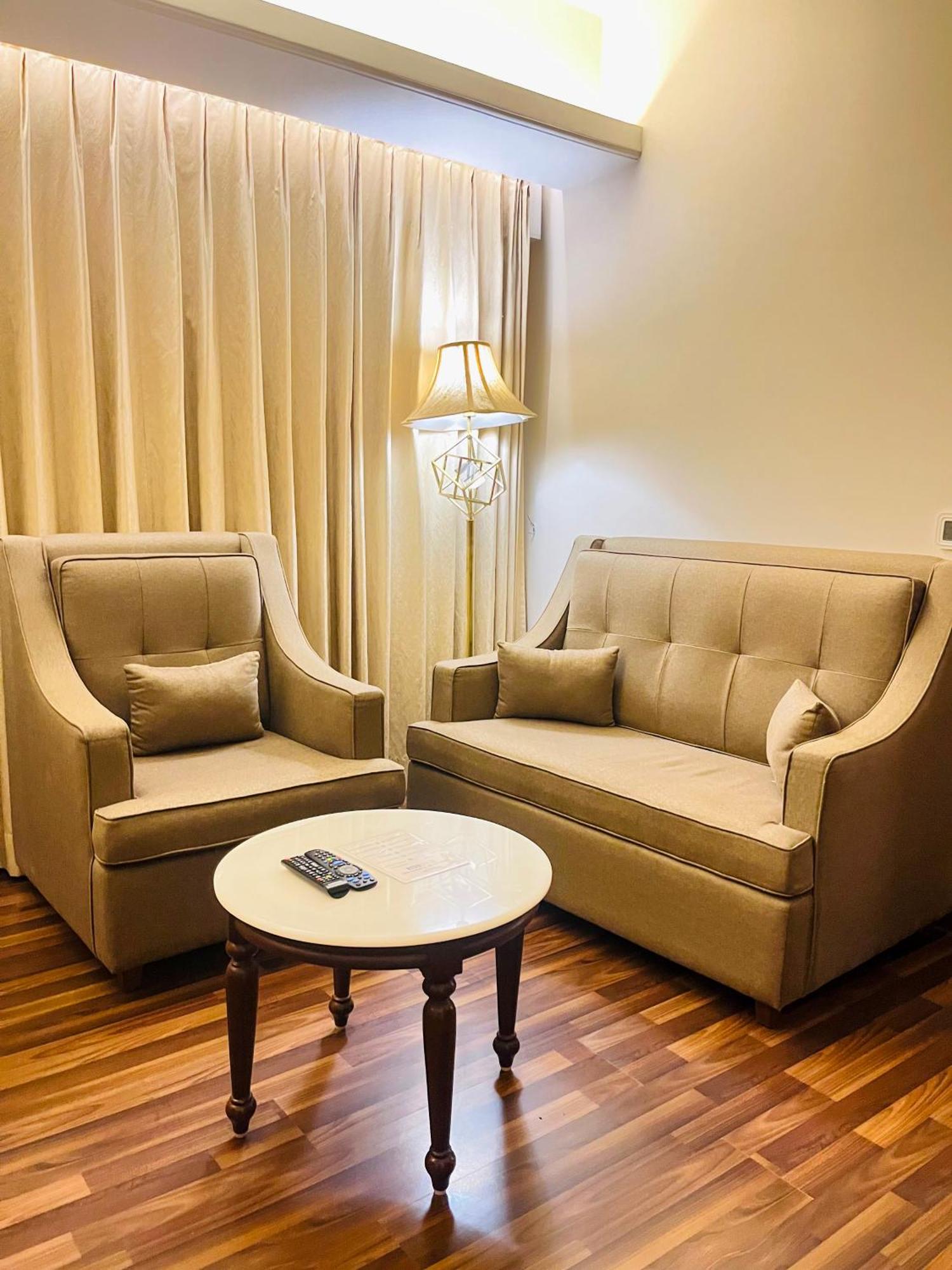 Hotel Home In By Amrik Sukhdev سونيبات المظهر الخارجي الصورة