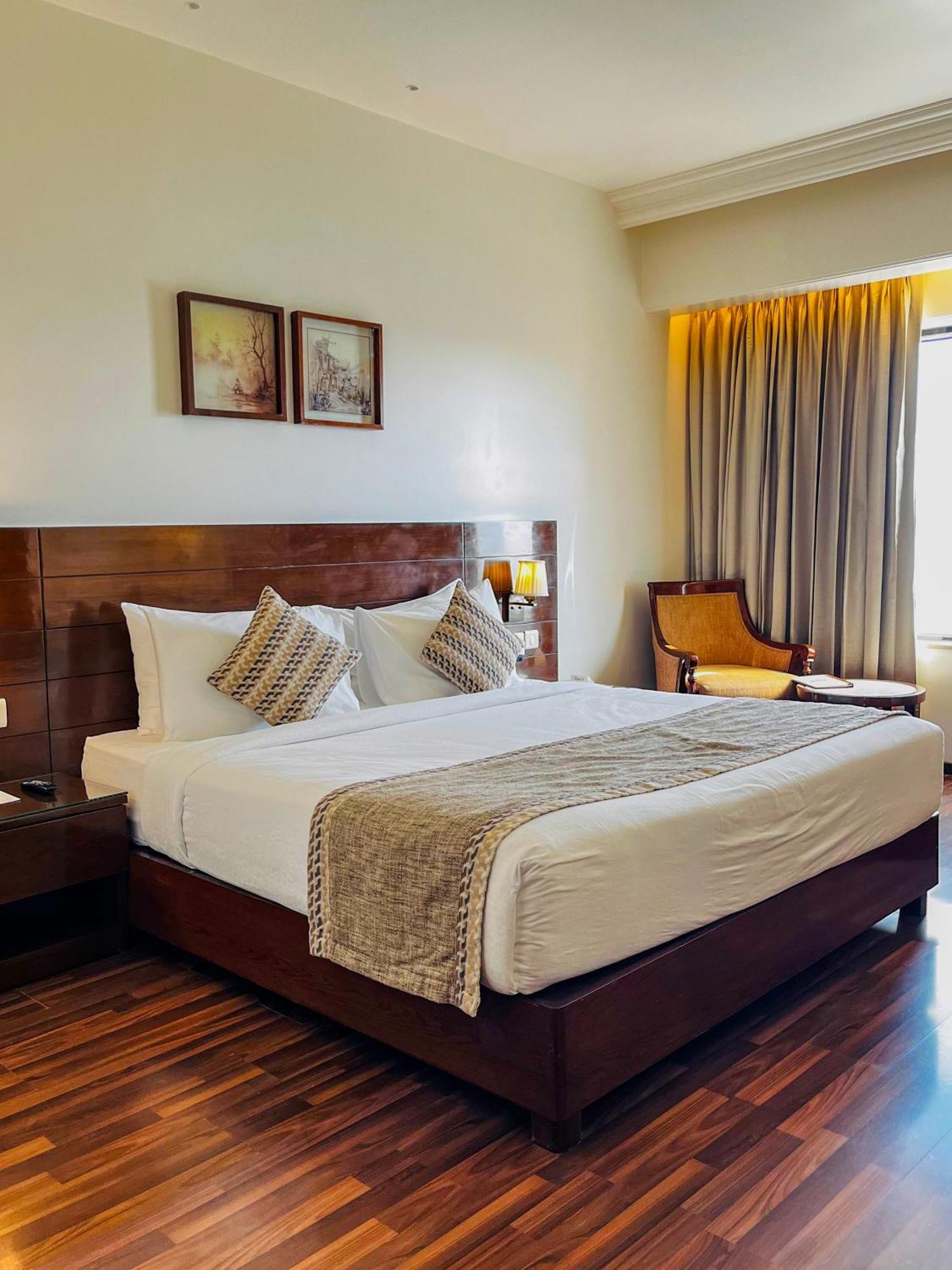Hotel Home In By Amrik Sukhdev سونيبات المظهر الخارجي الصورة