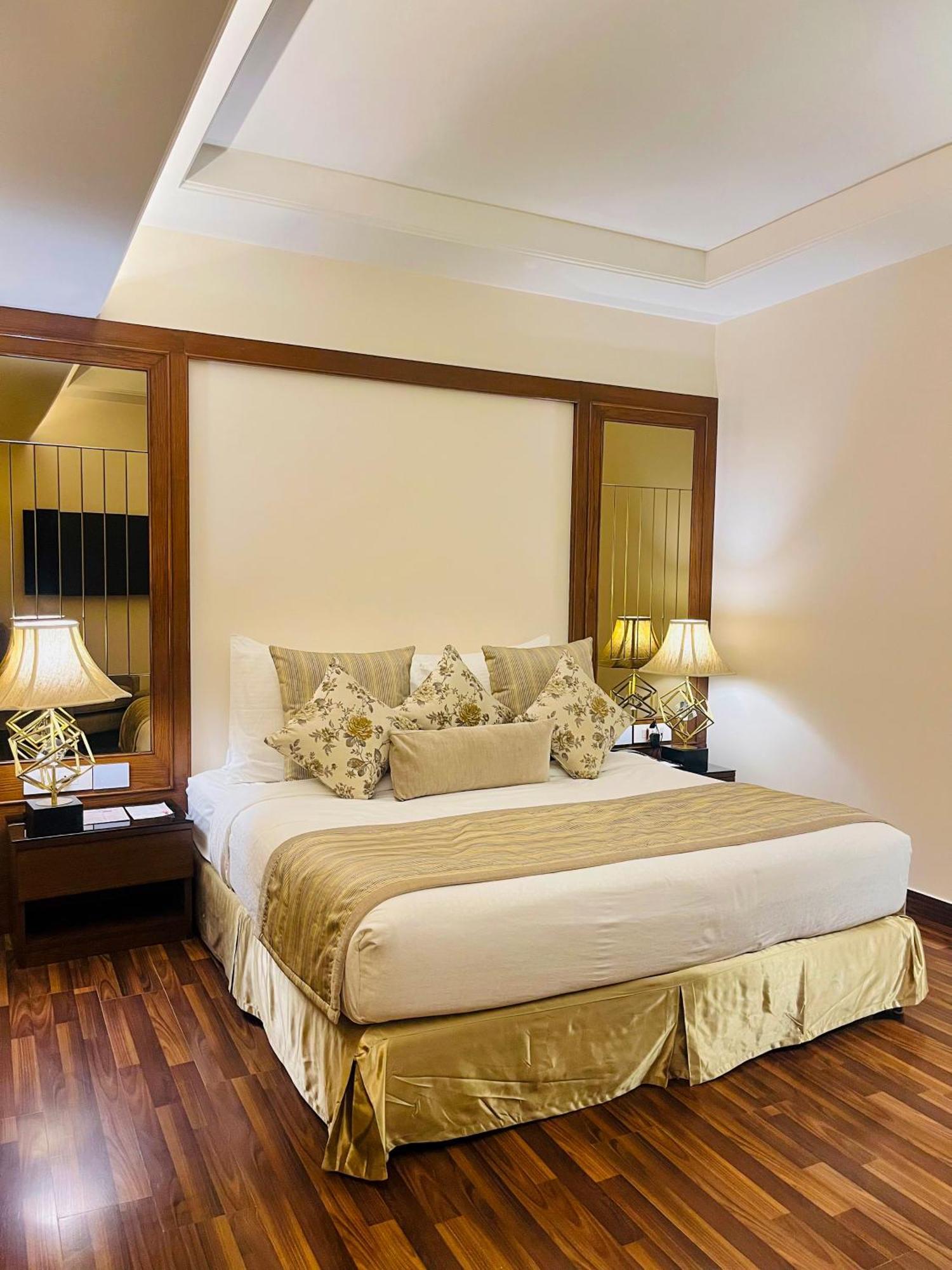 Hotel Home In By Amrik Sukhdev سونيبات المظهر الخارجي الصورة